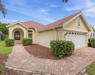 707 Sw San Salvador Cove - Photo Thumbnail 3