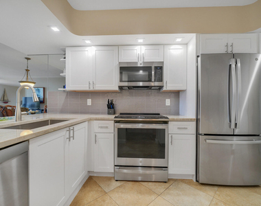 2707 N Ocean Boulevard - Photo Thumbnail 8