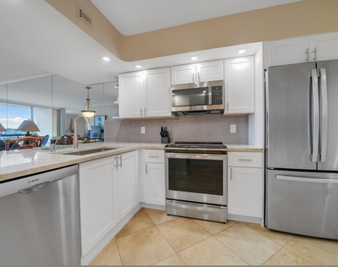 2707 N Ocean Boulevard - Photo Thumbnail 7
