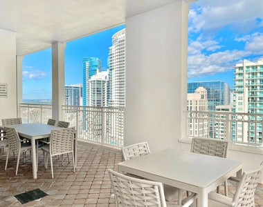 511 Se 5 Avenue - Photo Thumbnail 16