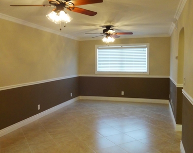 550 Sw 2nd Avenue - Photo Thumbnail 1