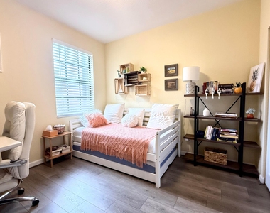 10361 Wellington Parc Drive - Photo Thumbnail 16