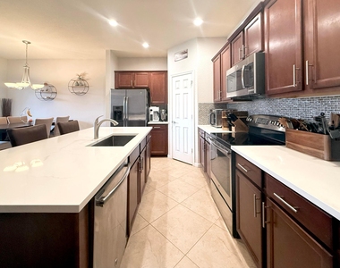 10361 Wellington Parc Drive - Photo Thumbnail 6