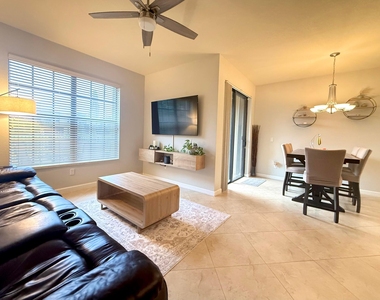 10361 Wellington Parc Drive - Photo Thumbnail 7