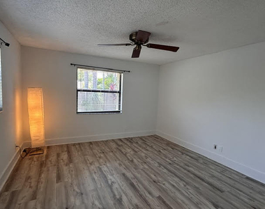 3054 S Oakland Forest Drive - Photo Thumbnail 15