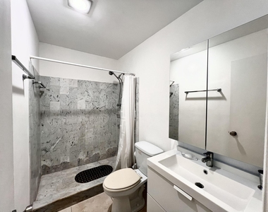 6421 Bay Club Drive - Photo Thumbnail 13