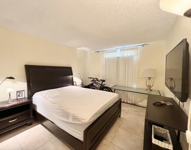 6421 Bay Club Drive - Photo Thumbnail 10