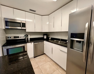 6421 Bay Club Drive - Photo Thumbnail 3