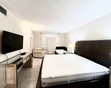 6421 Bay Club Drive - Photo Thumbnail 17
