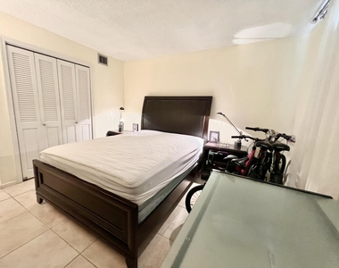 6421 Bay Club Drive - Photo Thumbnail 11