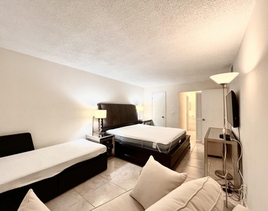 6421 Bay Club Drive - Photo Thumbnail 16