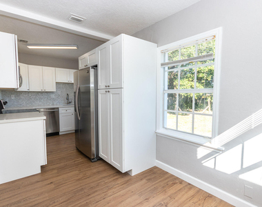823 Se 3rd Avenue - Photo Thumbnail 4