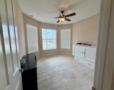 9063 Meridian View Isle - Photo Thumbnail 10