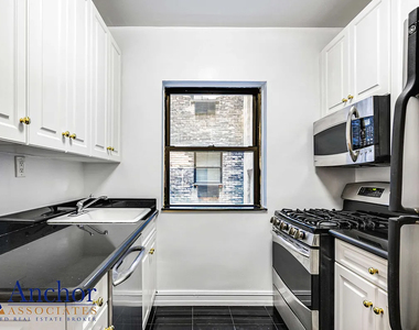 East 47th Street/ 2nd ave - Photo Thumbnail 2