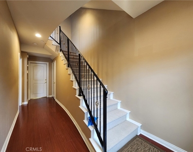271 S Arroyo Drive - Photo Thumbnail 5