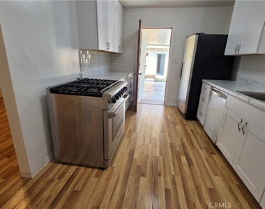 1695 James Pl - Photo Thumbnail 4