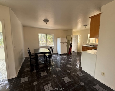 529 N St Louis Street - Photo Thumbnail 2