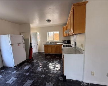 529 N St Louis Street - Photo Thumbnail 3