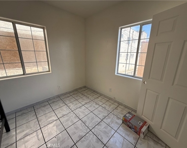 529 N St Louis Street - Photo Thumbnail 9