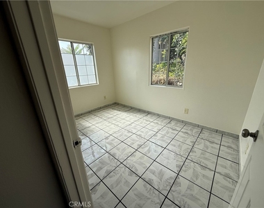 529 N St Louis Street - Photo Thumbnail 5