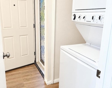 291 E Surfside Drive - Photo Thumbnail 4