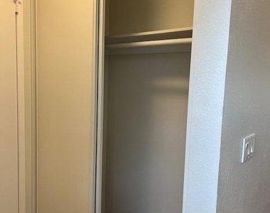 291 E Surfside Drive - Photo Thumbnail 9