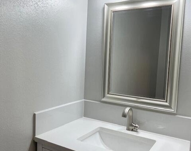 291 E Surfside Drive - Photo Thumbnail 7