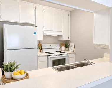 291 E Surfside Drive - Photo Thumbnail 2