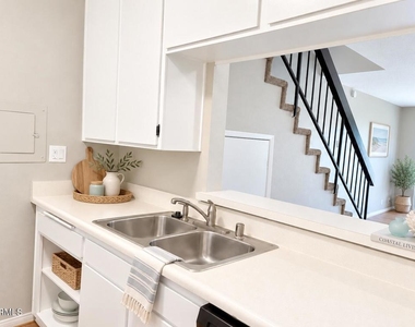 291 E Surfside Drive - Photo Thumbnail 3
