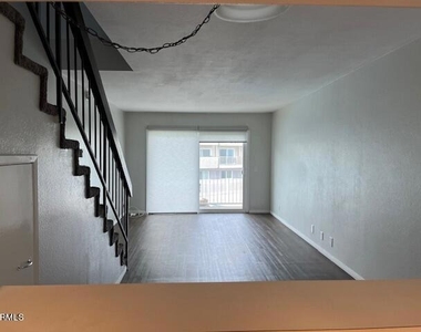 291 E Surfside Drive - Photo Thumbnail 2