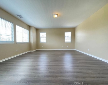 12761 Wild Horse Way - Photo Thumbnail 6
