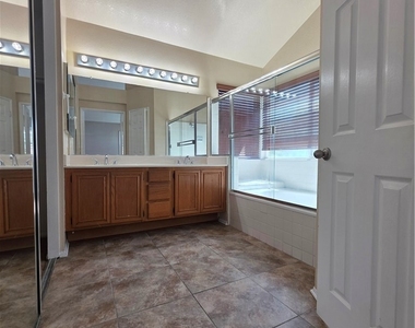 11271 Clemson - Photo Thumbnail 10