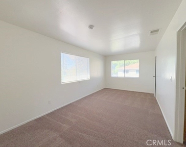 189 Linda Way - Photo Thumbnail 10