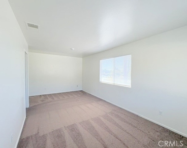 189 Linda Way - Photo Thumbnail 9