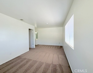 189 Linda Way - Photo Thumbnail 8