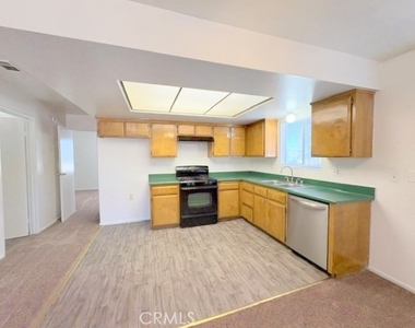 189 Linda Way - Photo Thumbnail 7