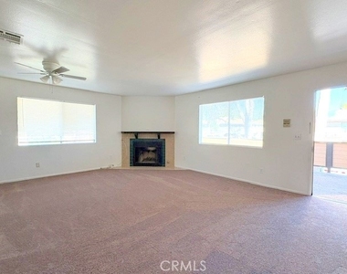 189 Linda Way - Photo Thumbnail 3