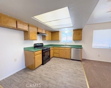 189 Linda Way - Photo Thumbnail 5