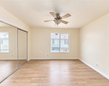 5640 Riverside Dr - Photo Thumbnail 9