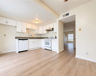 5640 Riverside Dr - Photo Thumbnail 1
