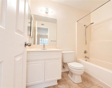 5640 Riverside Dr - Photo Thumbnail 8