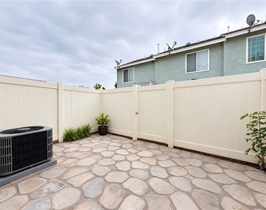 5640 Riverside Dr - Photo Thumbnail 11