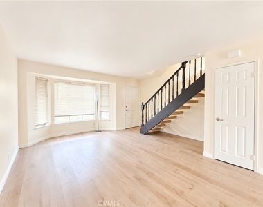 5640 Riverside Dr - Photo Thumbnail 5