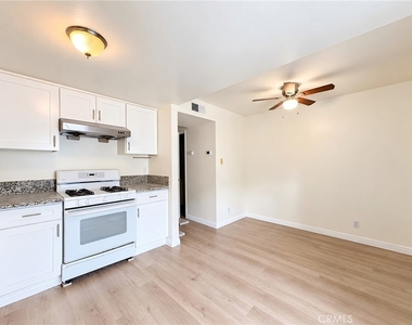 5640 Riverside Dr - Photo Thumbnail 2