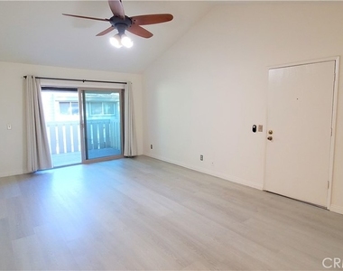 960 E Bonita Avenue - Photo Thumbnail 7