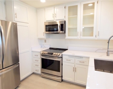 960 E Bonita Avenue - Photo Thumbnail 3