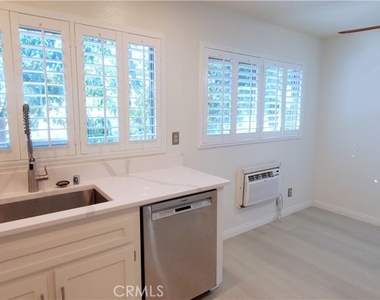 960 E Bonita Avenue - Photo Thumbnail 5