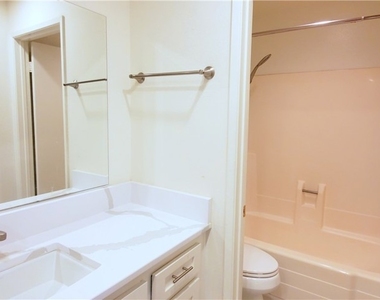 960 E Bonita Avenue - Photo Thumbnail 12