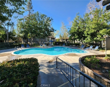 960 E Bonita Avenue - Photo Thumbnail 25