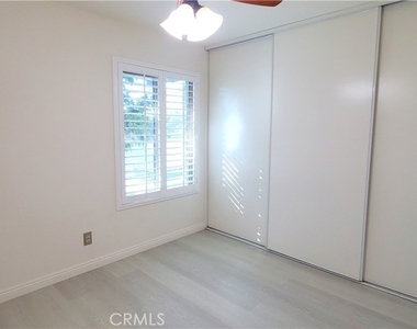 960 E Bonita Avenue - Photo Thumbnail 14